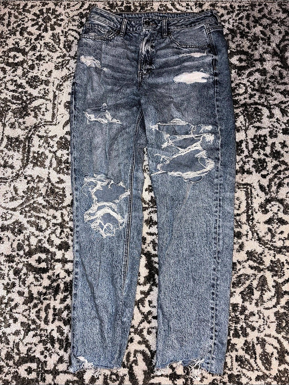 American Eagle AE Strigid Ripped Mom Jean Blue Size 8